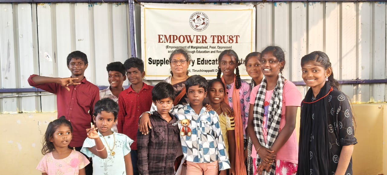 Supplementary Education Center organized a one-Day Drawing and Paper Art Training